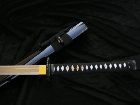 CZARNA KATANA Z AŻUROWĄ TSUBĄ Z MOTYWEM ŻURAWIA