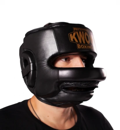 SKÓRZANY KASK Z OCHRONĄ NOSA KWON