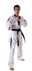Przejdź do produktu KWON - GRAND VICTORY WT DOBOK Z HAFTEM TAEKWONDO